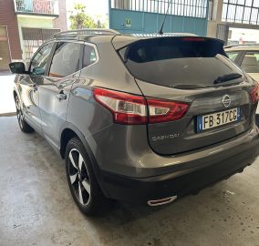 Gray Nissan Qashqai parked indoors, rear three-quarter view with visible European license plate FR 317 CG.